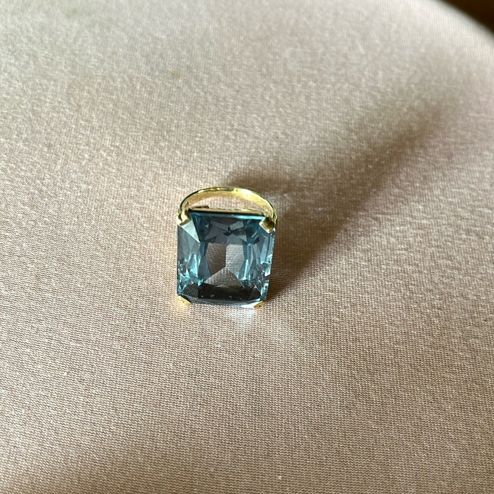 Size 6 1/2 blue topaz cocktail ring set in 14ct yellow gold